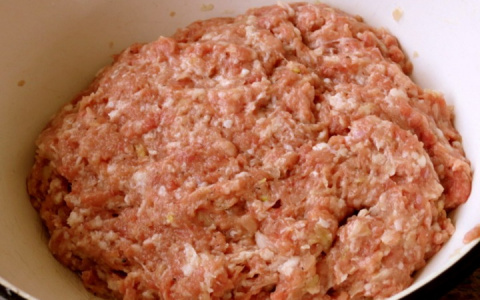 В Мордовии торговали сомнительным мясным фаршем 