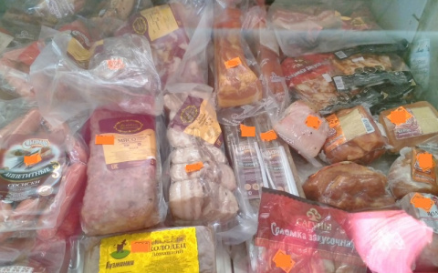 В Мордовии предприниматель торговал опасными колбасами 