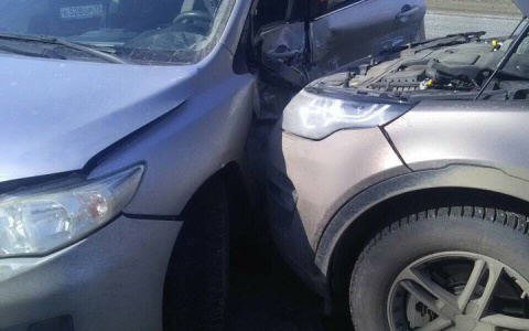 Столкновение двух автомобилей в Саранске : пострадали четыре человека