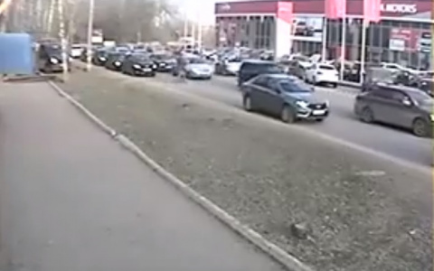 В Саранске сбили девушку: видео с места ДТП