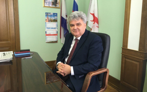 Мэр Саранска Петр Тултаев поздравляет с Праздником Весны и Труда