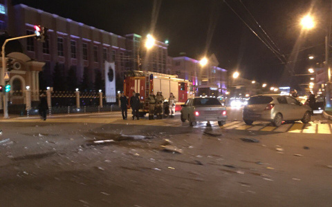 В Саранске не поделили дорогу легковушка и пожарная машина 