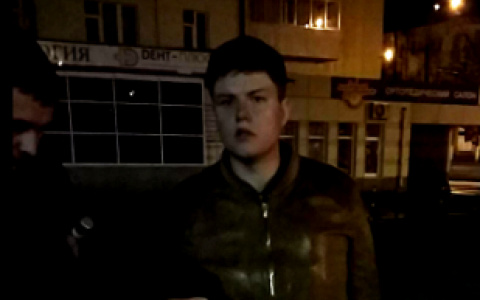 В Саранске разыскивают молодого человека, устроившего драку возле развлекательного центра