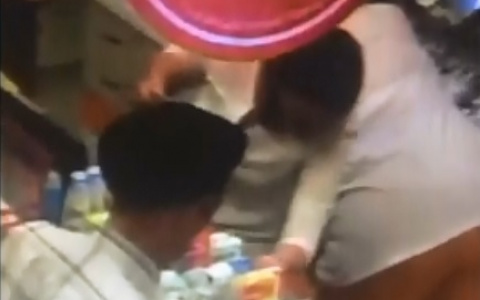 В Мордовии неизвестный мужчина похитил чужой кошелек в аптеке 