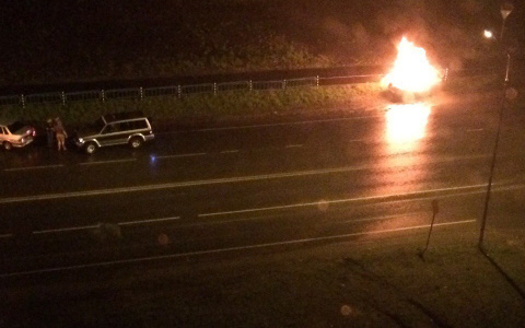 В Саранске загорелась легковушка: водитель в реанимации 