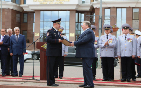 Глава Мордовии Владимир Волков принял участие в торжественном собрании, посвященном 300-летию российской полиции
