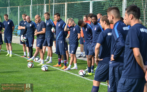 Футбольная «Мордовия» подписала контракты с новыми футболистами