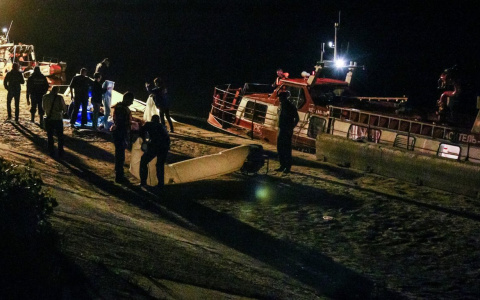 В Волгограде столкнулись баржа и катамаран: погибли 11 человек