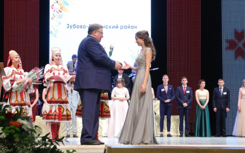 В Мордовии пять выпускников-медалистов получили билеты на матч между сборными Португалии и Ирана