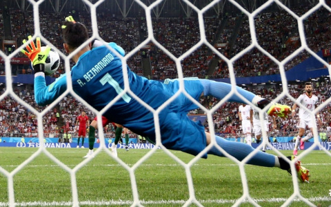 Главный тренер сборной Ирана недоволен работой системы VAR во время матча в Саранске