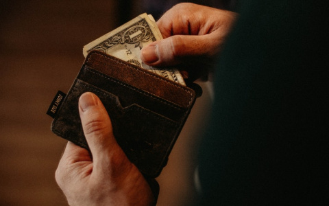 В Саранске полицейские вернули перуанцу утерянные документы и деньги