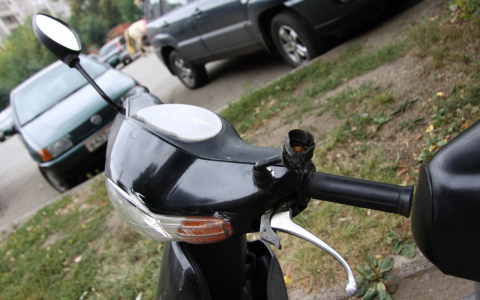 В Мордовии скутер и легковушка не поделили дорогу