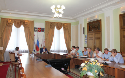 В Саранске жильцы одного из домов ведут «войну» с цветочным магазином