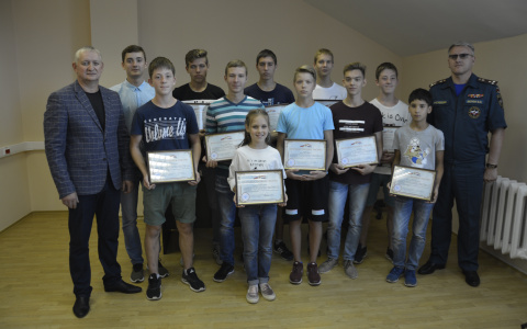 В Мордовии наградили школьников, которые спасли от смерти пожилого мужчину