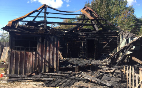 Житель Мордовии оказался в реанимации из-за пожара в жилом доме (ФОТО)