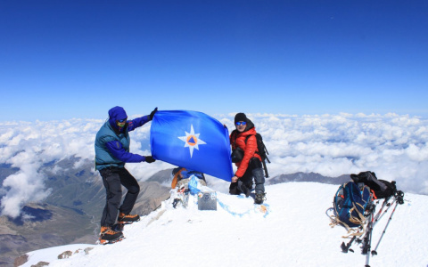 Два спасателя из Саранска покорили Эльбрус (ФОТО)