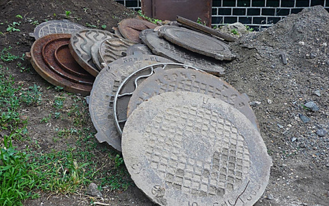 В Саранске двое мужчин украли канализационные люки со строительной площадки