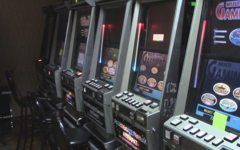 Несколько жителей Саранска организовали два подпольных казино и зарабатывали в сутки до ста тысяч рублей