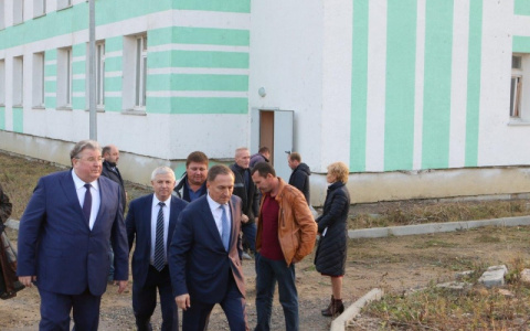 Глава Мордовии осмотрел ход строительства коррекционной школы в Саранске