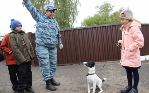 В Саранске школьники побывали на экскурсии в Центре кинологической службы