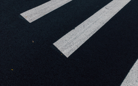 Новости России: Дорожникам разрешили укладывать асфальт в дождь и снег