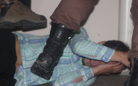 В Мордовии трое молодых людей избили мужчину и отобрали у него паспорт и телефон