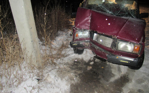 В Мордовии водитель «ВАЗа» не справился с управлением и врезался в столб