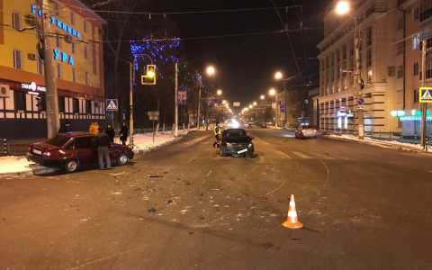 В центре Саранска не смогли разъехаться «Нексия» и «Гранта»