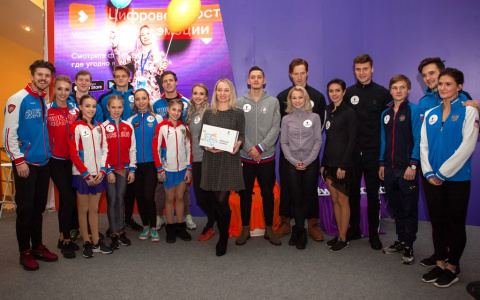 «Ростелеком»: юбилейного мобильного абонента из Мордовии поздравили чемпионы