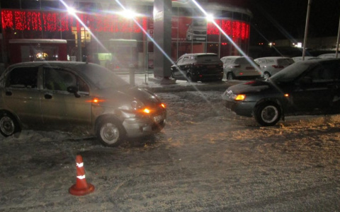 В Саранске столкнулись две легковушки: пострадали два ребенка