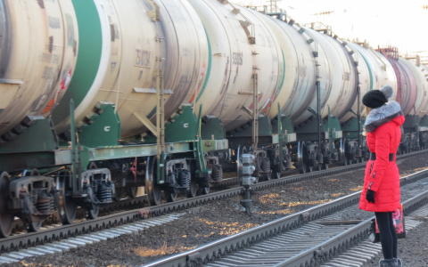 В Мордовии 17-летняя девушка попала под поезд