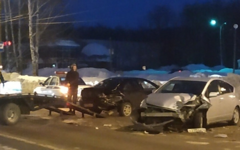 В Саранске столкнулись две иномарки