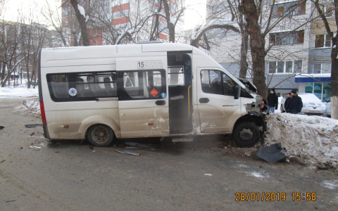 В Госавтоинспекции Мордовии рассказали подробности ДТП с маршрутным такси и иномаркой
