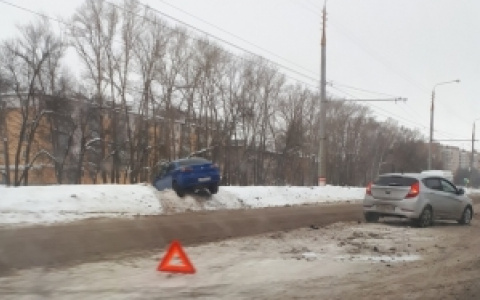 Рабочая неделя в Саранске началась с двух ДТП