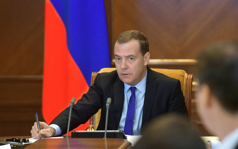 Медведев нашел способ победить бедность