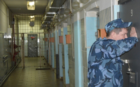 В колонию Мордовии передали обувь с мобильником в подошве