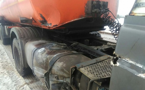 В Мордовии бензовоз вылетел в кювет