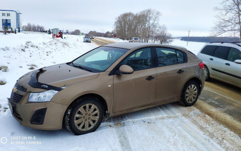 В Мордовии иномарка въехала на остановку: есть пострадавший