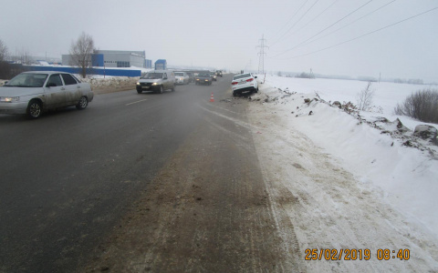 В Саранске из-за гололеда автоледи попала в ДТП