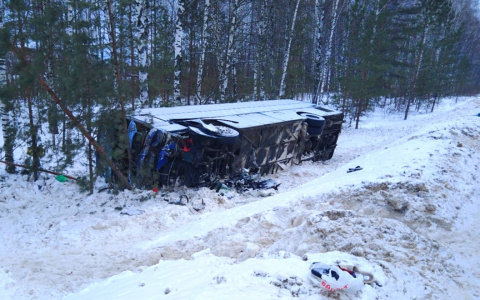 На трассе в Мордовии столкнулись автобус и легковушка: есть погибшие