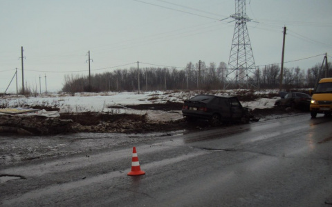 В Саранске на Александровском шоссе не смогли разъехаться две легковушки