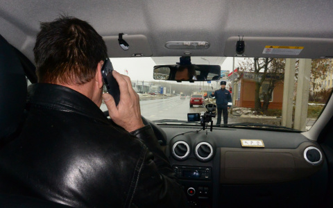 40 любителей поговорить по телефону за рулем поймали в Саранске