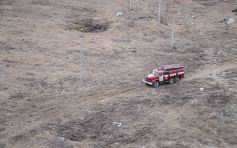 В Мордовии из-за пала сухой травы вспыхнуло сенохранилище