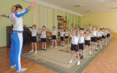 В Мордовии зарядку для дошколят провели полицейские и мастер спорта по биатлону