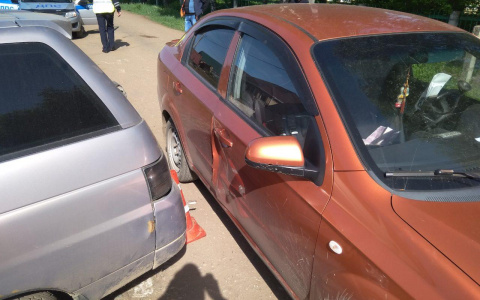 При столкновении двух легковушек в Мордовии пострадал ученик второго класса