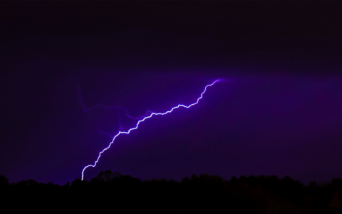 Сильный ветер, ливень, гроза и град: на Мордовию обрушится непогода