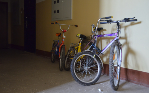 Два 10-летних школьника в Мордовии украли из подъезда велосипеды