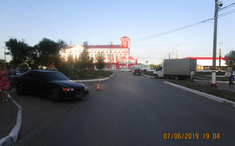 Перебегал проезжую часть: в Саранске маленький ребенок попал под колеса «Тойоты»