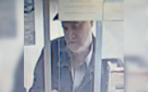 Полицейские Саранска ищут мужчину, укравшего телефон