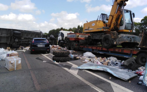 В Госавтоинспекции Мордовии прокомментировали массовое ДТП с грузовиками и легковушкой